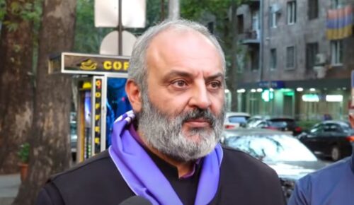 Հարգում եմ Միքայել սրբազանին, ինձ վշտացնում են նրա հասցեին հնչող վիրավորանքները․ Բագրատ սրբազան