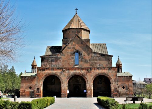 Էջմիածնի Սուրբ Գայանե եկեղեցուց գողություն են արել. ABCmedia-ին Տեր Եսայի քահանա Արթենյանը մանրամասներ է հայտնել 