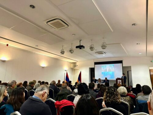 Արման Թաթոյանը հանդիպել է Լոնդոնի հայ համայնքի հետ