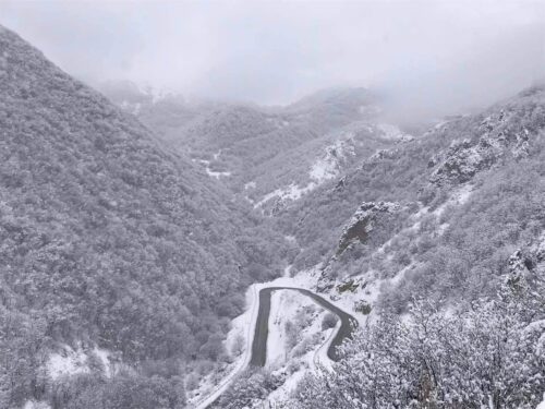 В Севане и Гаваре идет снег