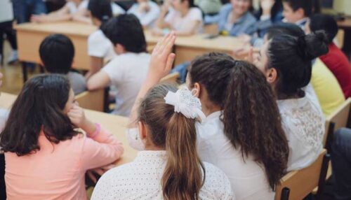 National Security Service breaks into classroom before students’ eyes, knocking teacher to ground: Parent raise the alarm