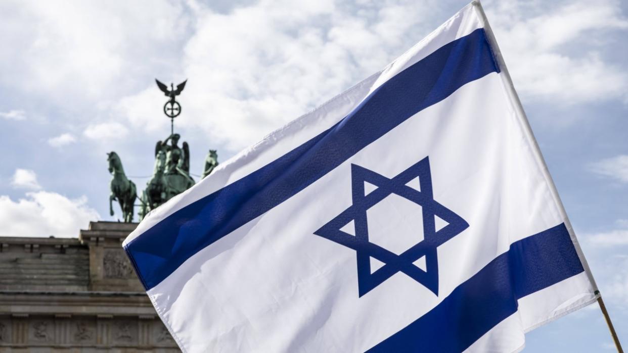 Israel threatening to give deadly and unexpected blow to Iran Israel threatening to give deadly and unexpected blow to Iran