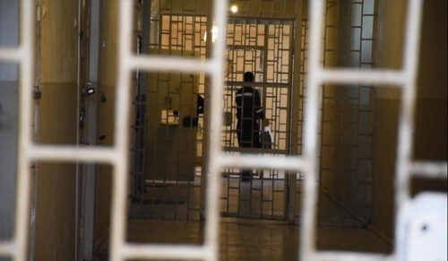 Էրեբունու ՁՊՀ-ում 9 քաղաքացի է պահվում, որոնց մեղքը մեկն է՝ դեմ են իշխանություններին․ պատգամավորներն են այցելել նրանց