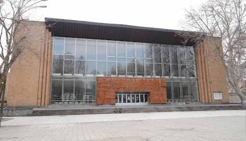 «Սունդուկյան» թատրոնում իրավիճակը լարված է․ ժամանել են ոստիկաններ