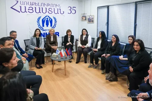 Супруга президента Польши встретилась с вынужденными переселенцами из Арцаха