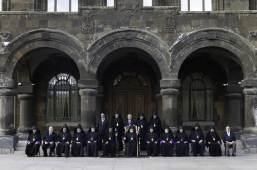 Գերիների վերադարձի, արցախցիների իրավունքների պաշտպանության, Ադրբեջանի ցեղասպան գործողությունների դատապարտման հիմնախնդիրները պետք է բաց պահել․ Գերագույն հոգևոր խորհուրդ