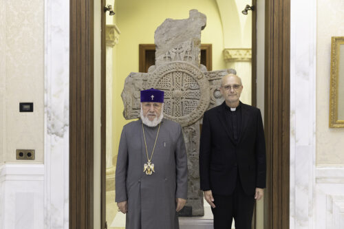 Վեհափառ Հայրապետն իր գնահատանքն է հայտնել Հայր Թոմաս Շվարցին՝ բռնի տեղահանված արցախցիներին օգնության ձեռք մեկնելու համար