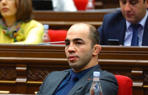 Երբ տարբեր ոլորտների լավագույն ներկայացուցիչները ազգակործան պատուհասի ձեռքն են սեղմում, երջանիկ ժպիտով հետը նկարվում, կարծում են՝ երբ հերթն իրենց հասնի, խնայվելու՞ են․ Արսեն Ջուլֆալակյան