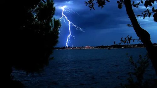 Тропический шторм угрожает Центральной Америке