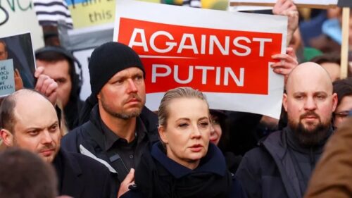 Navalny’s widow calls on demonstrators during march in Berlin not to stop protests