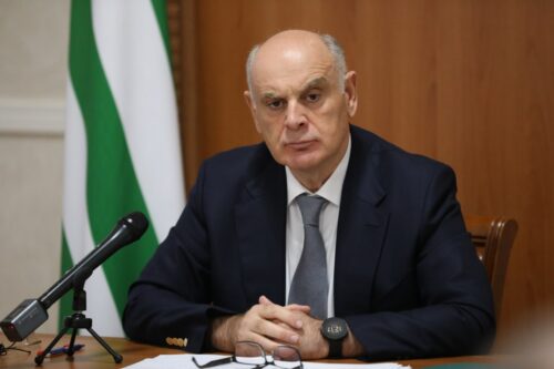 Президент Абхазии подал в отставку