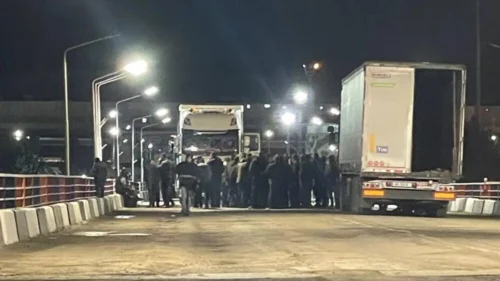 Հայ վարորդները փակել են Իրանի հետ երթևեկությունը «Ագարակ» անցակետում