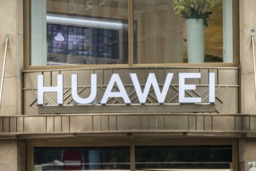 Huawei unveils new phone with homegrown software