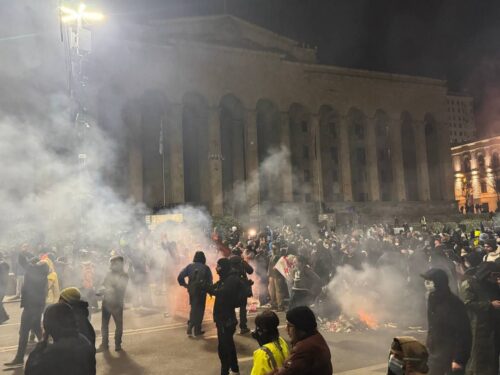 Столкновения между правоохранителями и протестующими: ситуация в Грузии в кратком обзоре
