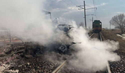 В селе Арташар автомобиль столкнулся с локомотивом и загорелся, обнаружено обгоревшее тело