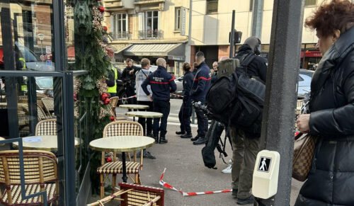 Ռեստորանի սեփականատերը պատանդ է վերցրել իր աշխատակիցներին և սպառնում է