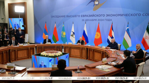 В Беларуси усомнились в том, что Пашинян, присоединившийся к сессии ЕАЭС по видеосвязи, был в офисе один