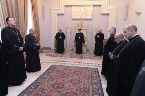 Վեհափառ Հայրապետը եկեղեցականներին հորդորել է փորձն ու գիտելիքներն ի սպաս դնել ազգային-եկեղեցական կյանքում առկա մարտահրավերների հաղթահարմանը