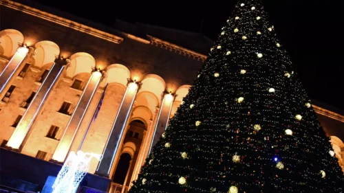 Церемония зажжения главной елки Грузии отменена