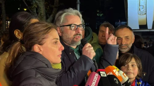 В Грузии полиция начала проводить обыски в офисах оппозиционных партий