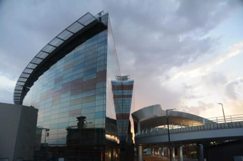 Из-за погодных условий несколько самолетов кружат в небе над Ереваном в ожидании улучшения погоды