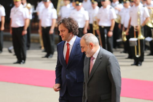 Euractiv: События в Грузии могут стать вызовом стремлениям РА к углублению сотрудничества с Западом