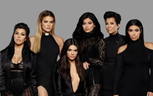 Кардашьяны предоставили еду пожарным после отъезда из Лос-Анджелеса