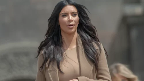 Ким Кардашьян и ее семья эвакуированы из своего особняка