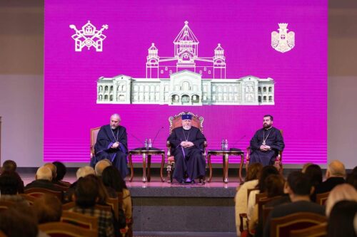 Гарегин II: С верой в Бога сможем преодолеть трудности, с которыми сталкивается наша родина