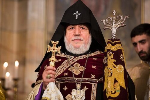 Послание Католикоса Всех Армян: Сегодня нашу страну тревожат внутренние проблемы, объединимся ради нашей страны