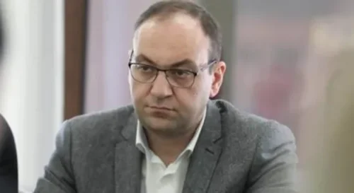 Сотрудники полиции в масках арестовали адвоката Арсена Бабаяна и его друзей