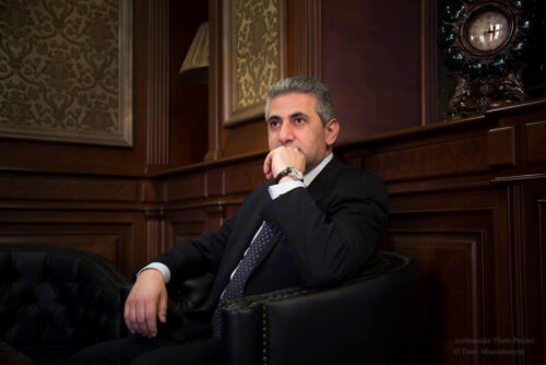 Эдгара Казаряна вызвали в Следком для допроса