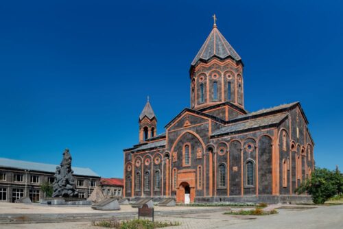 Կարապետ Պողոսյանը ևս հորդորեց գյումրեցիներին անպայման մասնակցել ընտրությանը՝ շեշտելով, որ հակառակ դեպքում ՔՊ-ին նորից վերարտադրվելու շանս կտան
