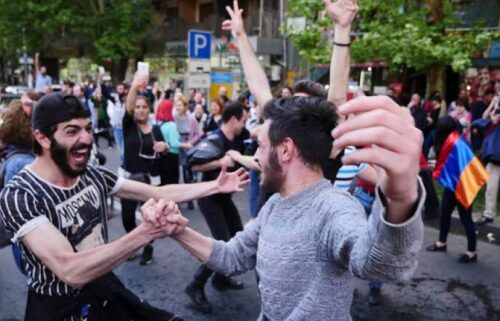 «Всемирный доклад о счастье»: Люди в Армении самые счастливые среди соседних стран