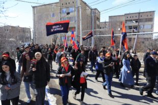 Գյումրիում պայքարը շարունակվում է․ ի՞նչ խոստումներով են ներկայացել թեկնածուներն այսօր