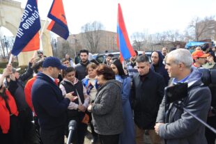 Գյումրիում պայքարը շարունակվում է․ ի՞նչ խոստումներով են ներկայացել թեկնածուներն այսօր