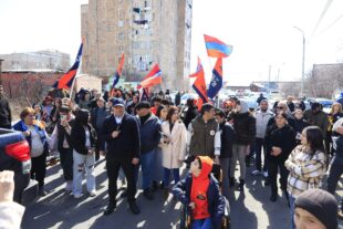 Գյումրիում պայքարը շարունակվում է․ ի՞նչ խոստումներով են ներկայացել թեկնածուներն այսօր