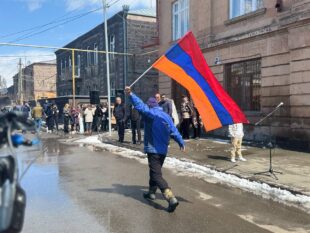 Գյումրիում պայքարը շարունակվում է․ ի՞նչ խոստումներով են ներկայացել թեկնածուներն այսօր