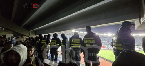 Грузинские болельщики начали бросать предметы в армянских болельщиков, что спровоцировало стычку после окончания игры