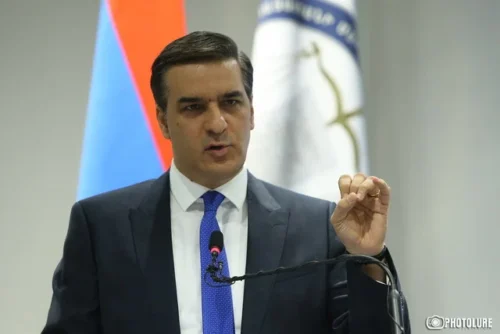 Татоян: Пашинян не имеет полномочий отзывать иски Армении против Азербайджана в международных судах