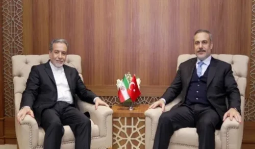 Iranian and Turkish foreign ministers discuss bilateral issues