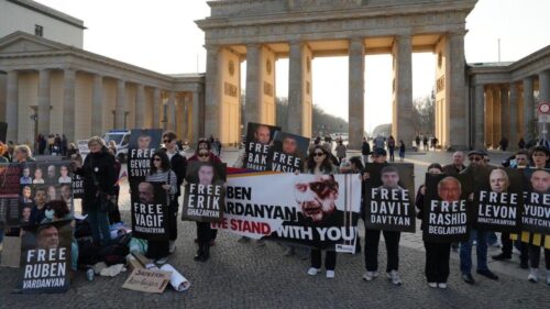 Բեռլինում բողոքի ակցիայի մասնակիցները պահանջում են անհապաղ միջոցներ ձեռնարկել Ադրբեջանում հայ գերիների ապօրինի դատավարությունների դեմ