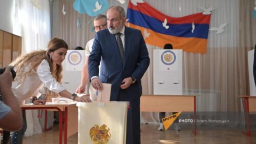 9% респондентов удовлетворены работой Никола Пашиняна, а 44% видят необходимость в проведении внеочередных выборов