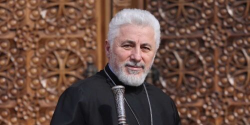 Путин наградил архиепископа Езраса, предстоятеля Российской и Ново-Нахичеванской епархии ААЦ