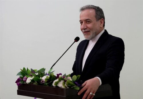 Անիմաստ է ուղիղ բանակցել մի կողմի հետ, որը մշտապես սպառնnւմ է nւժի դիմել, բայց մենք պատրաստ ենք փորձել անուղղակի բանակցությունների ճանապարհը. Իրանի արտգործնախարար