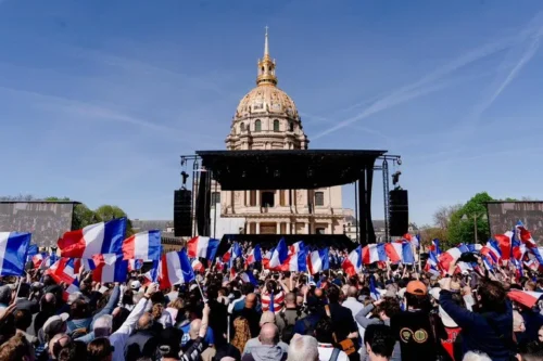 Thousands demonstrate in Paris in support of Marine Le Pen