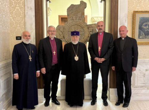 Католикос в ходе встречи с генеральным секретарем Венгерского совета церквей затронул вопрос освобождения задержанных в Баку армян