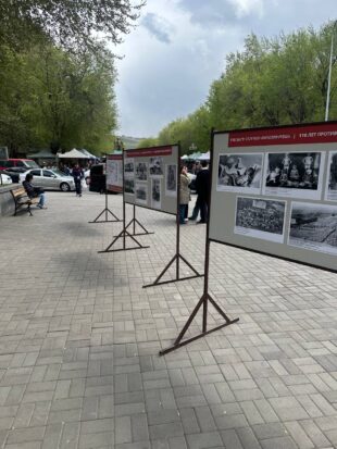 Քաղաքացիները ցեղասպանության զոհերի հիշատակին նվիրված ցուցահանդես են կազմակերպել