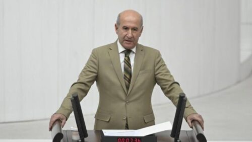 Ինչո՞ւ է քրիստոնյաների թիվը ընդամենը 50,000, երբ երկրի ընդհանուր բնակչությունը 86 միլիոն է․ Թուրքիայի խորհրդարանի ասորի պատգամավորը հարգանքի տուրք է մատուցել Հայոց և Ասորիների ցեղասպանությունների զոհերի հիշատակին