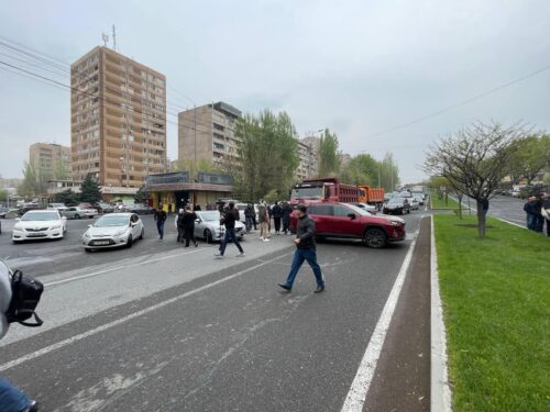 Жители, перекрывшие дорогу в Давташене, выступили с заявлением